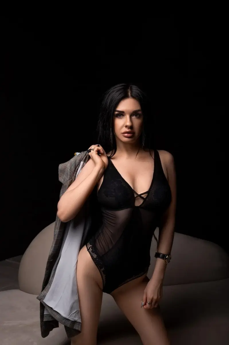 Rina escort in Paris