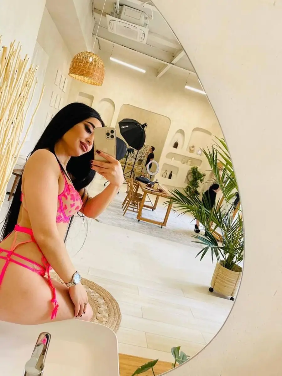 Samira escort in Paris