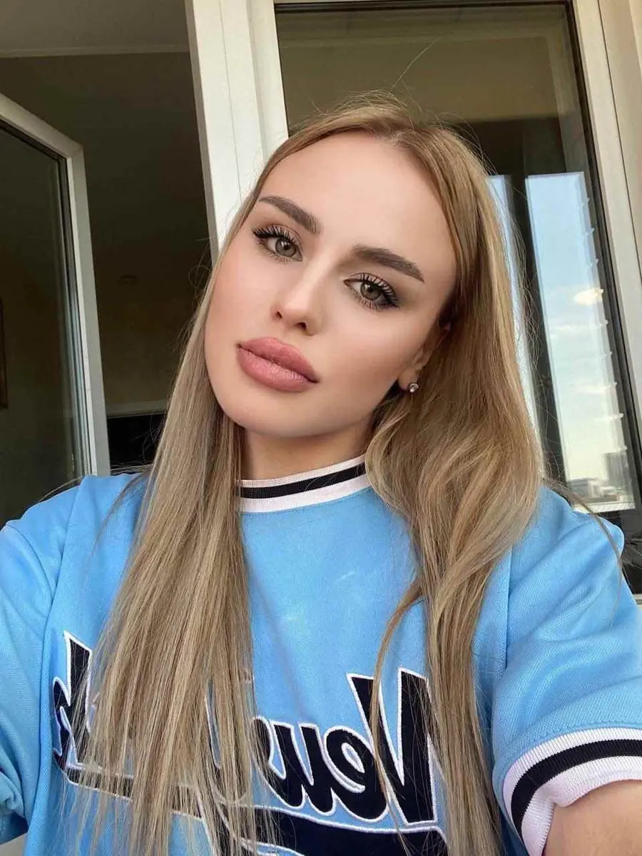 Selima escort in Paris