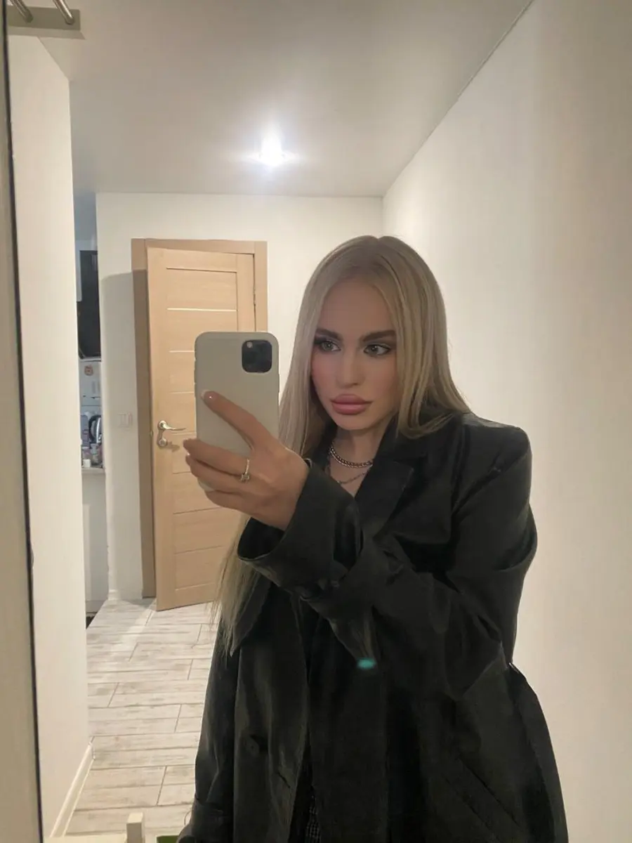 Selima escort in Paris