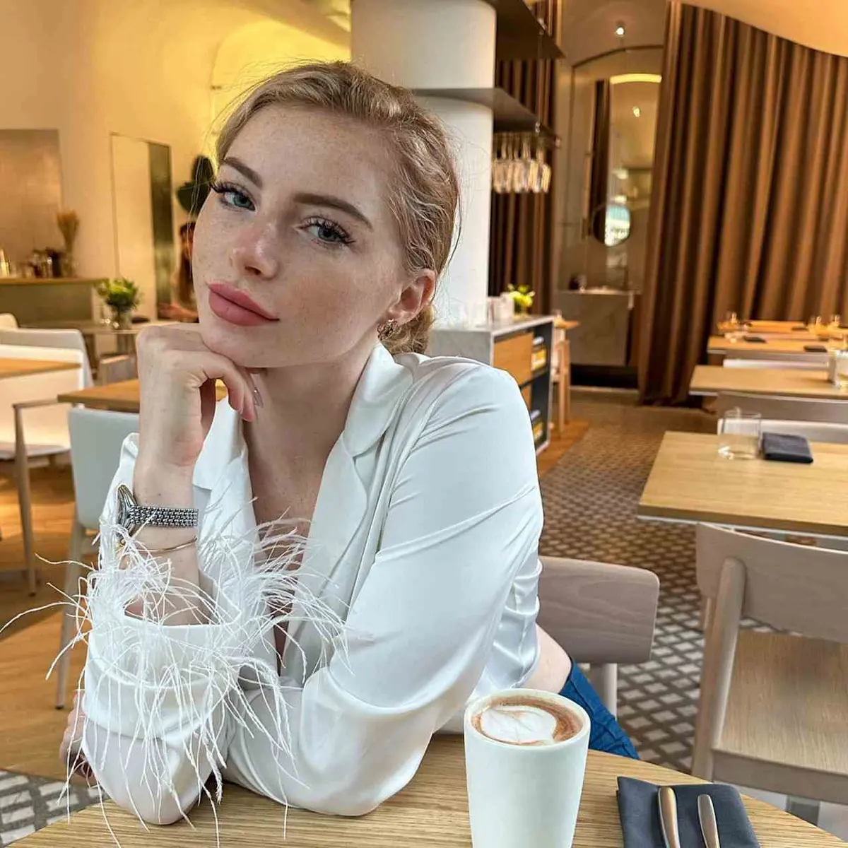 Sonya escort in Paris