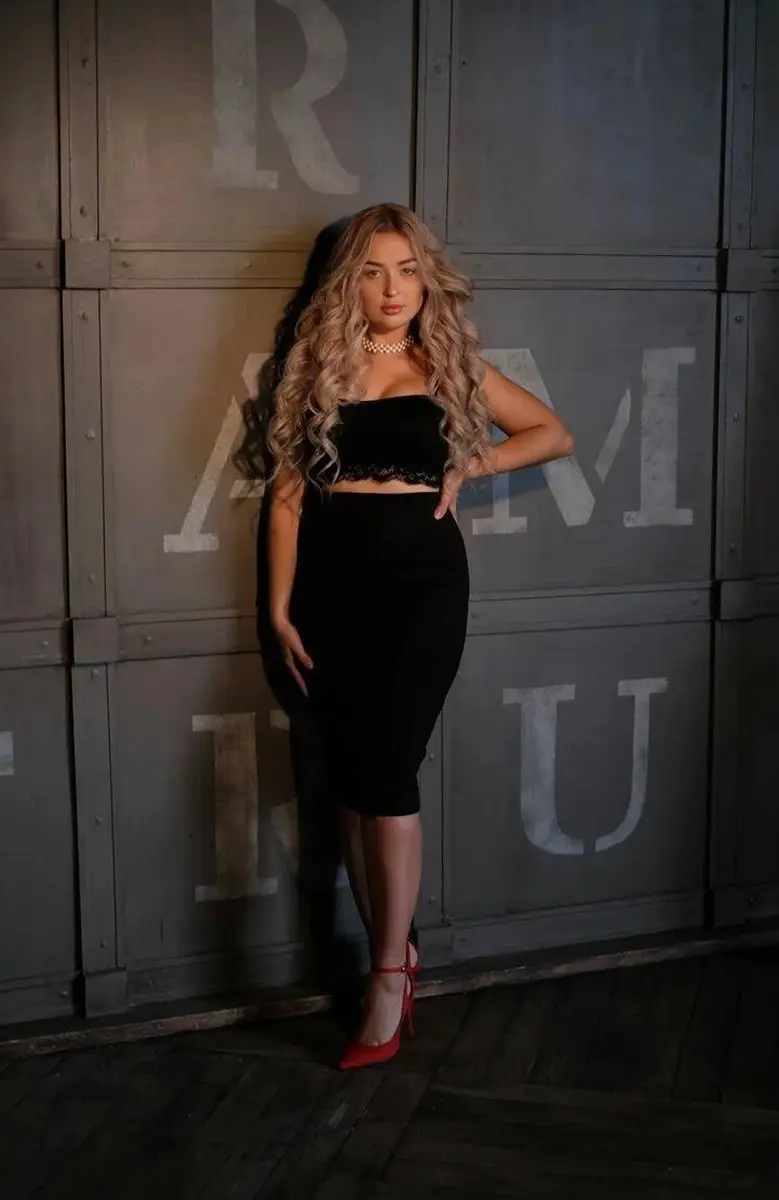 Sveta escort in Paris