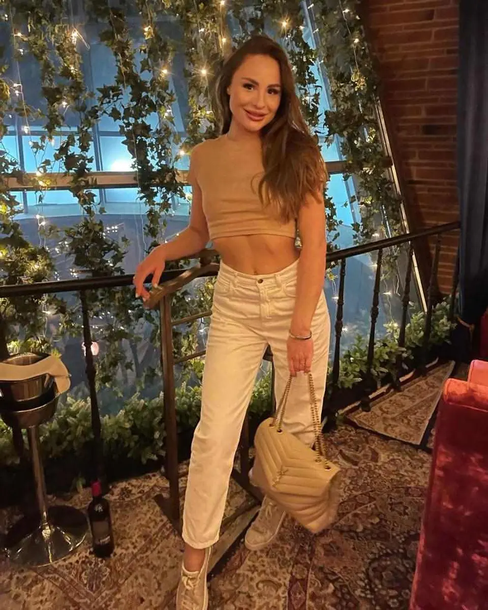 Victoriya escort in Paris