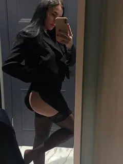 Viola escort in Paris