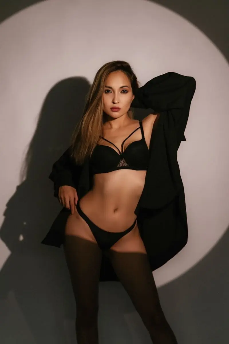 Zarina escort in Paris